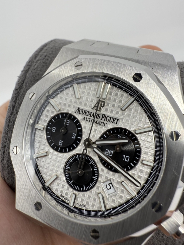 26231OR.ZZ.D003CA.01 Royal Oak Offshore Lady video