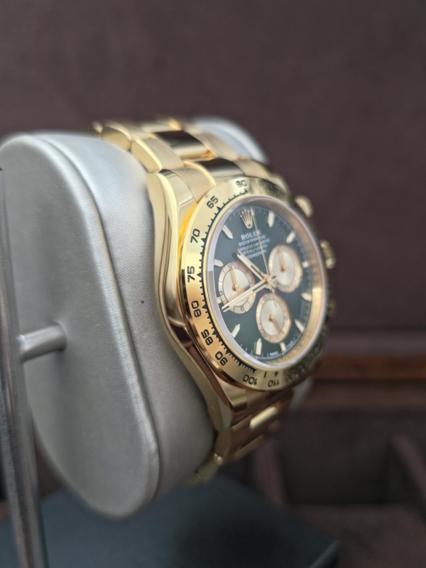 26231OR.ZZ.D003CA.01 Royal Oak Offshore Lady video