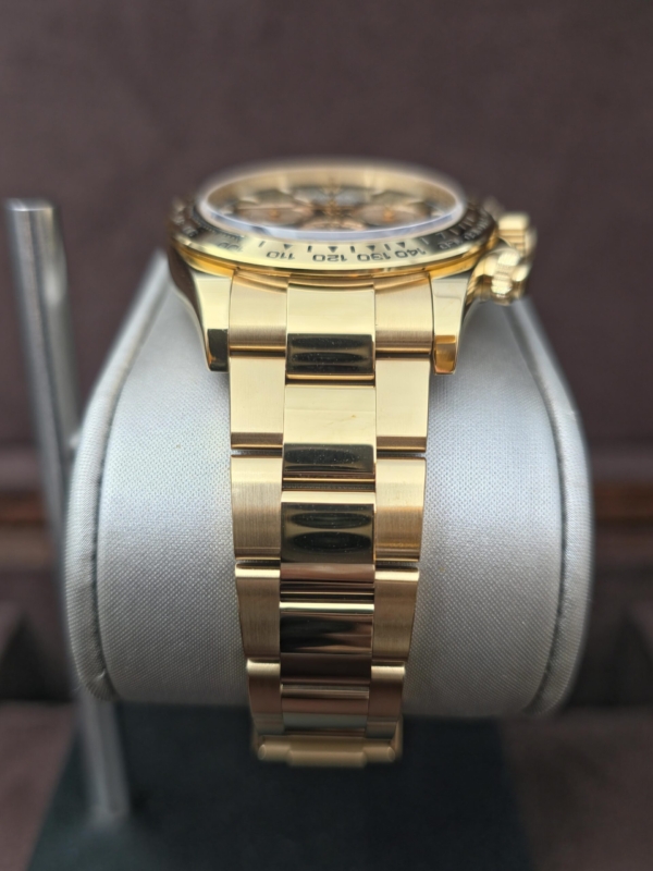 26231OR.ZZ.D003CA.01 Royal Oak Offshore Lady video